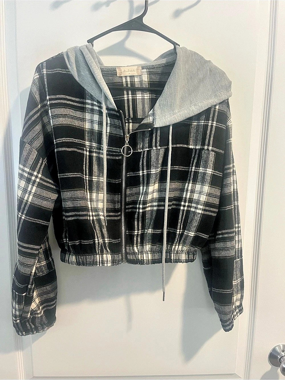 Altar’d state Plaid Cropped Hooded Jacket in Black & Gray